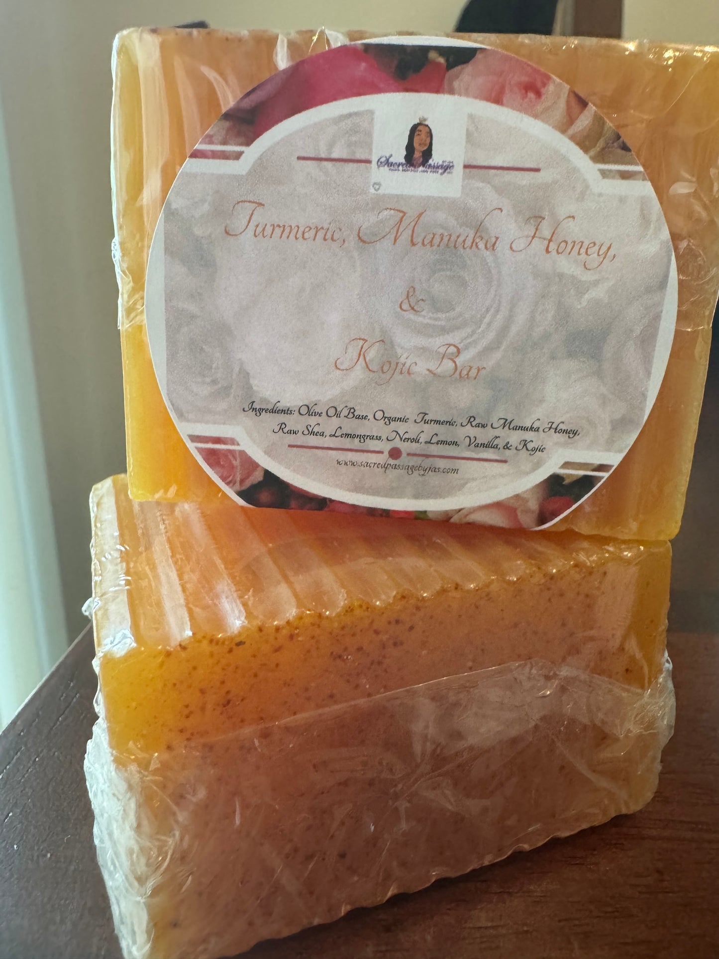 Turmeric, Manuka Honey, & Kojic Bar